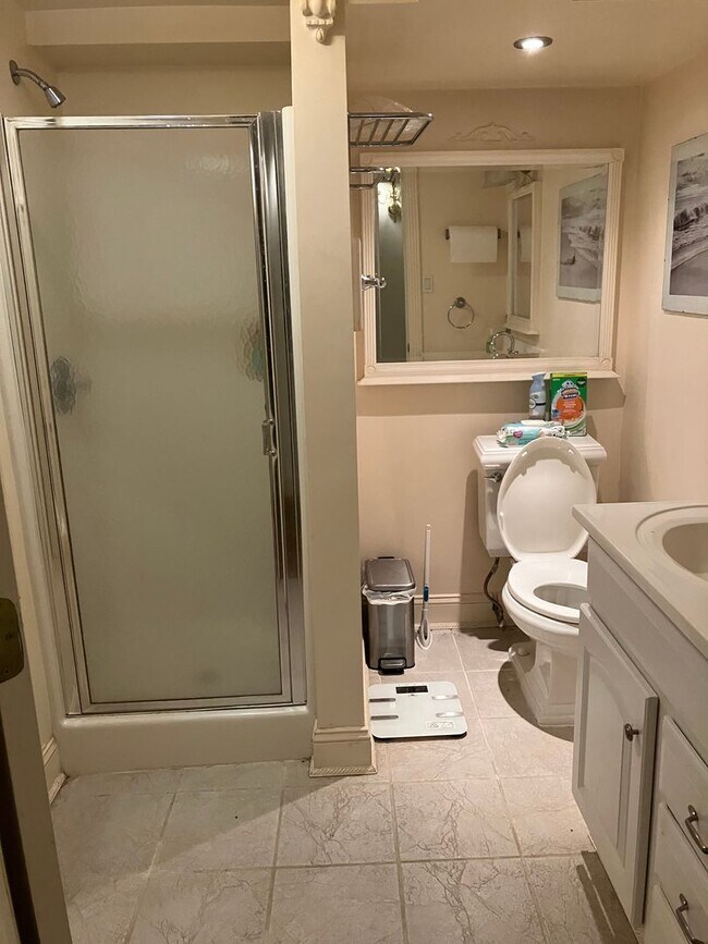Building Photo - Furnished 6 month rental