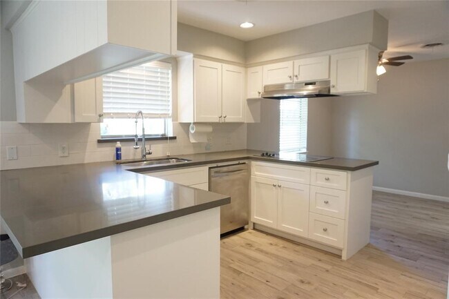 Building Photo - 5727 Braesvalley Dr