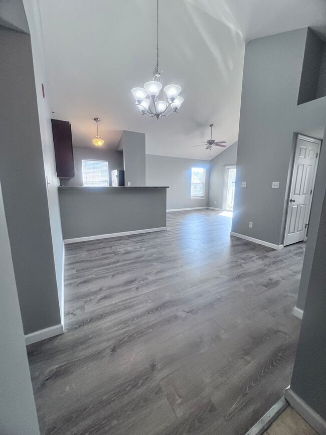 Building Photo - Updated 2-Bed/2-Bath Condo in Desirable Br...