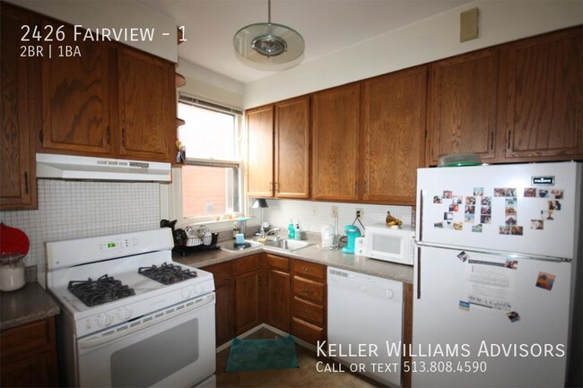 Building Photo - Large 1-2BR apartment in great house on Fa...