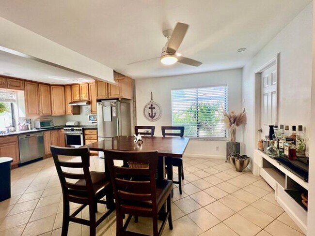 Building Photo - 5570 SW 9th Ct