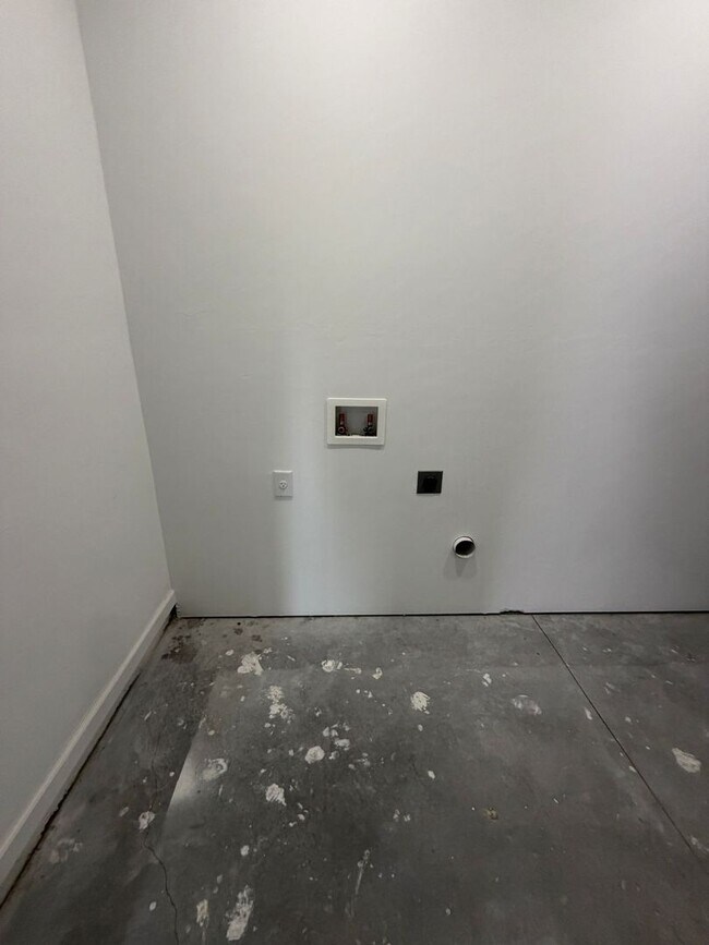 Building Photo - BRAND NEW 2Bd/2Ba/1Cg