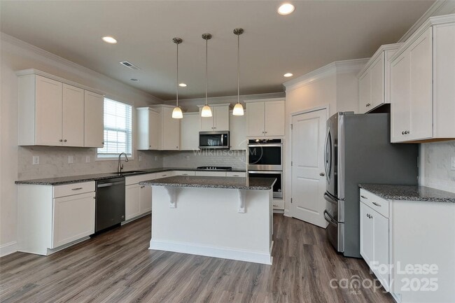 Building Photo - 2015 Saddlebred Dr