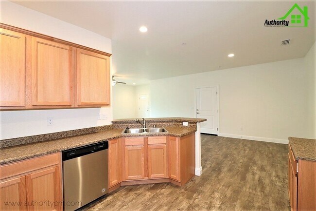 Building Photo - 2530 Rainbow Ln