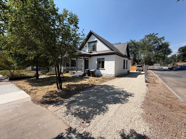 Building Photo - 660 23rd St