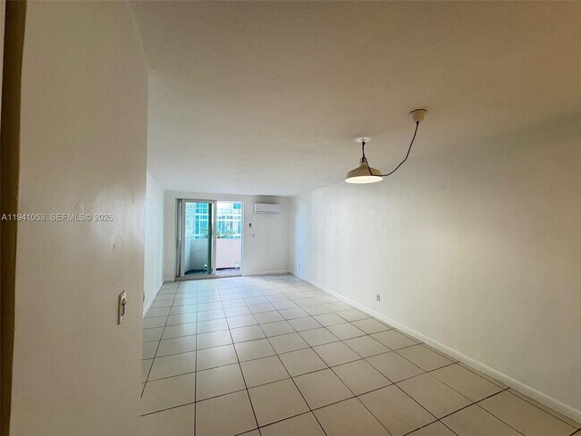 Building Photo - 505 NE 30th St