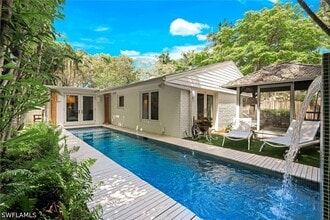 Building Photo - 295 6th St N