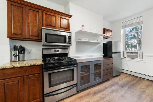 Building Photo - 208 7th St