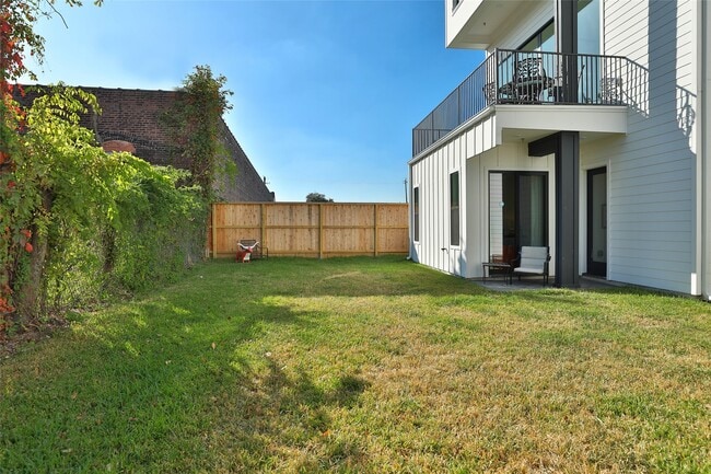 Building Photo - 1103 Dart St