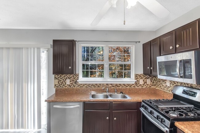 Building Photo - 3309 Touchwood Ct SW