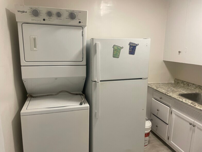 Building Photo - 11133 Culver Blvd