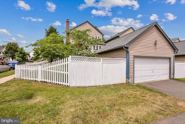 Building Photo - 20400 Charter Oak Dr