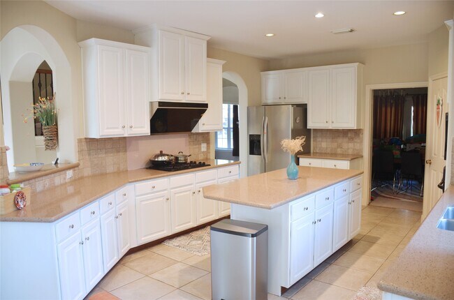 Building Photo - 3303 Charleston Ct