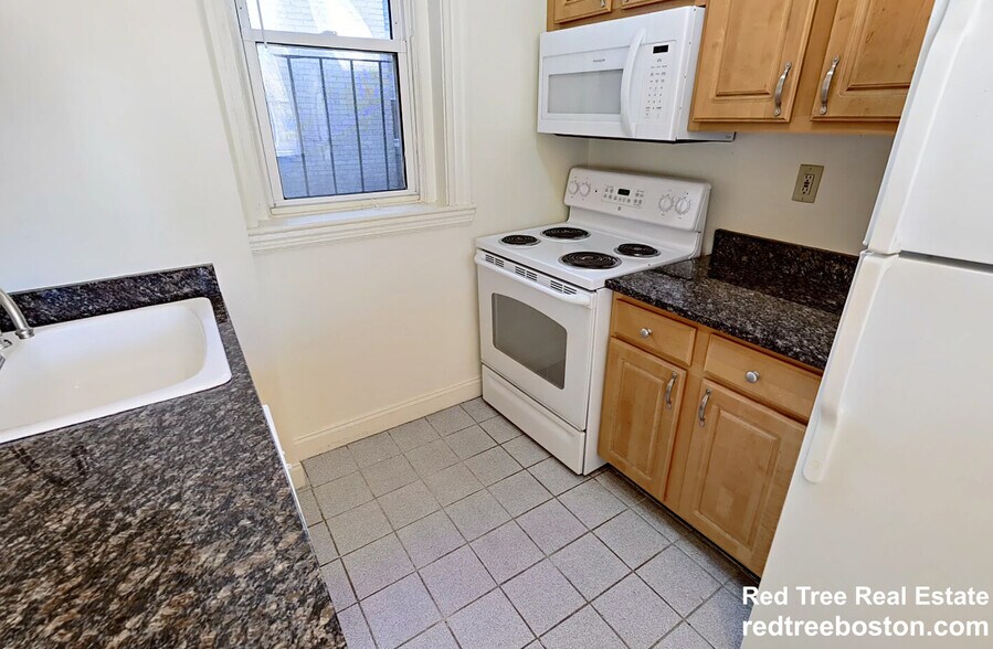 Building Photo - 195 Park Dr