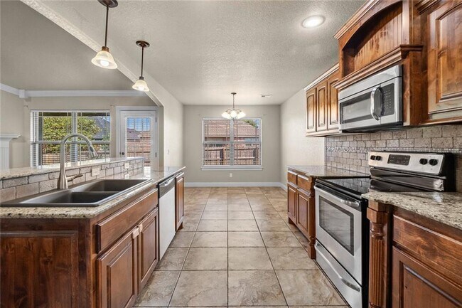 Building Photo - 3104 SW Waterleaf Ave