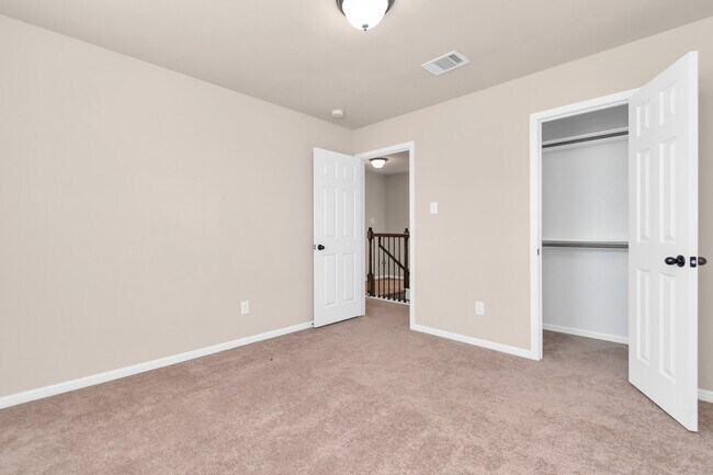 Building Photo - 5635 Round Robin Dr