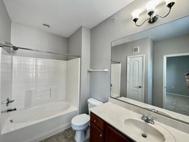 Building Photo - 2 Bedroom Condo w/Open Floor-Plan & Stainless Steel Appliances! Some Utilities Included!