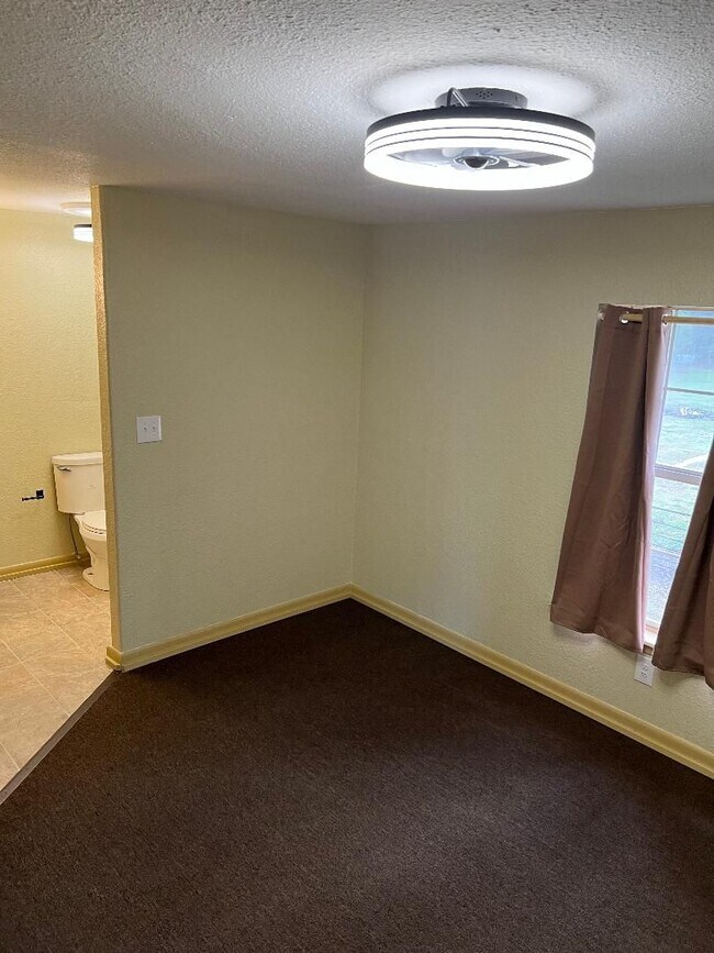 Building Photo - ** 2BED/2BATH Remodeled Suburban Apt. **