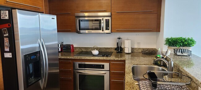Building Photo - 2641 N Flamingo Rd