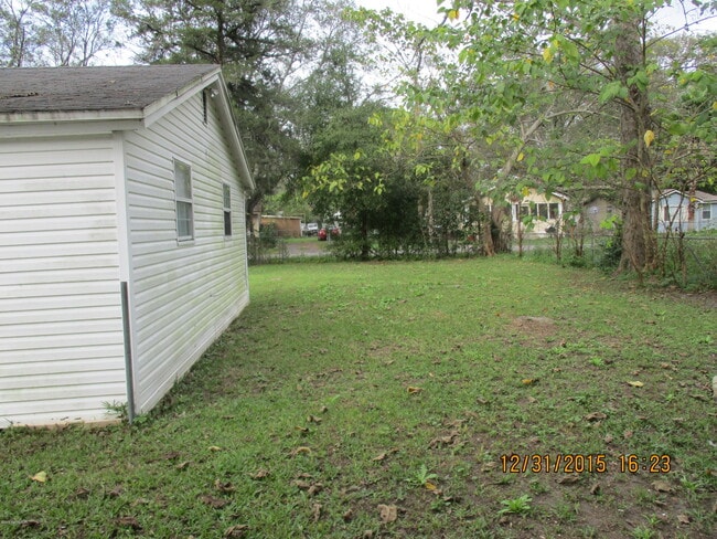 Building Photo - 253 Jackson Ave N