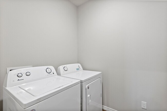 Building Photo - 4309 Nagle St