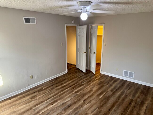 Building Photo - 122 York Haven Dr