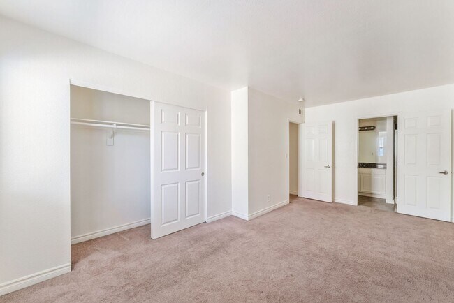 Building Photo - 4360 Sandy River Dr