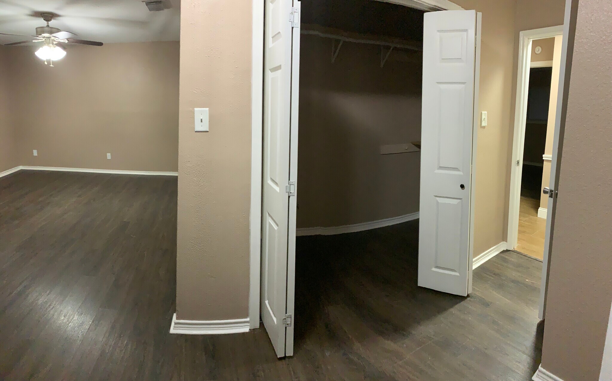 Master closet2 & entry - 1505 Packsaddle Ln