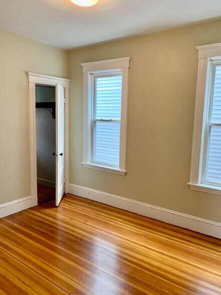 Bedroom 2, walk in closet - 38 Saint Margaret St