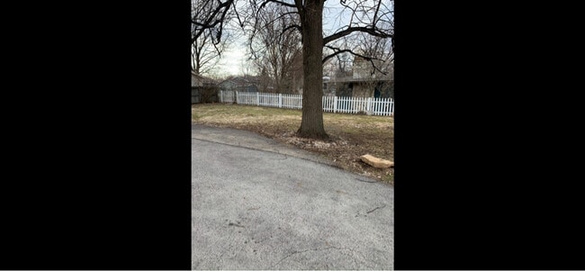 Building Photo - 661 S Park Ave