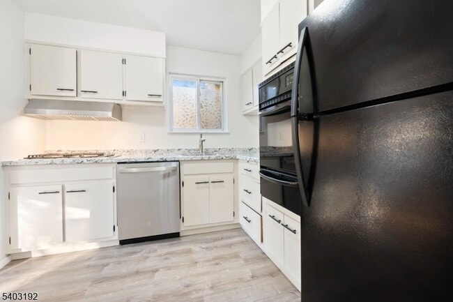 Building Photo - 19 Cooper Dr