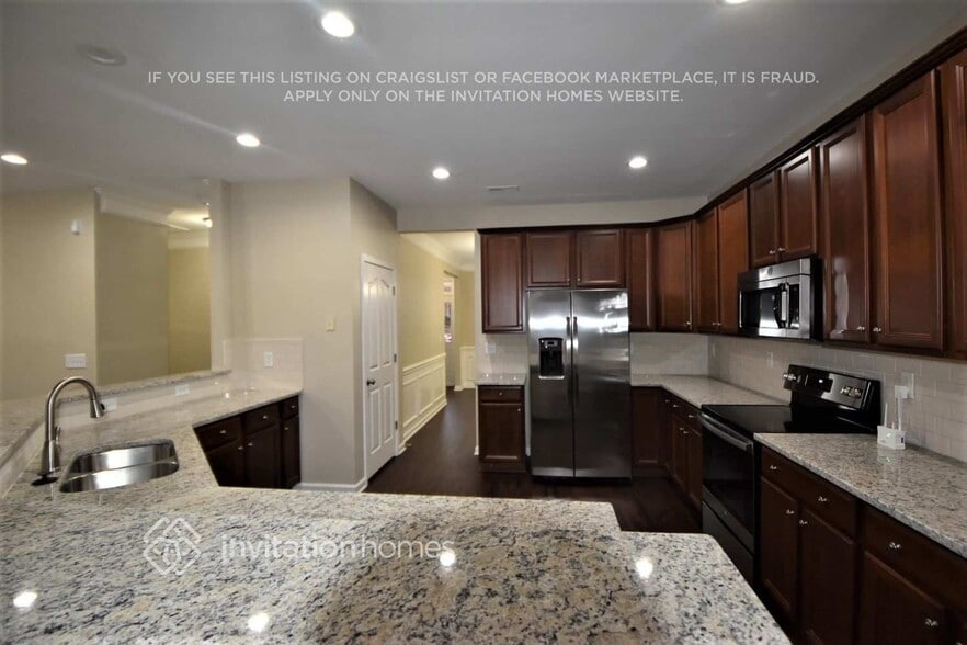 Building Photo - 12231 Fullerton Ct