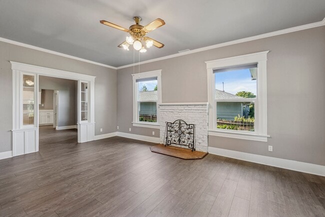 Building Photo - Updated 3-Bed Retreat on a Quiet Street – ...
