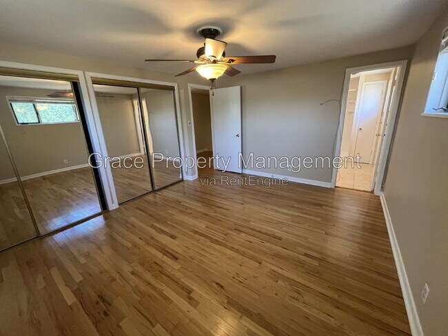 Building Photo - 10541 Livingston Dr