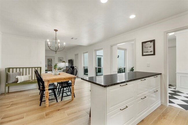 Building Photo - 1815 Saxony Ln