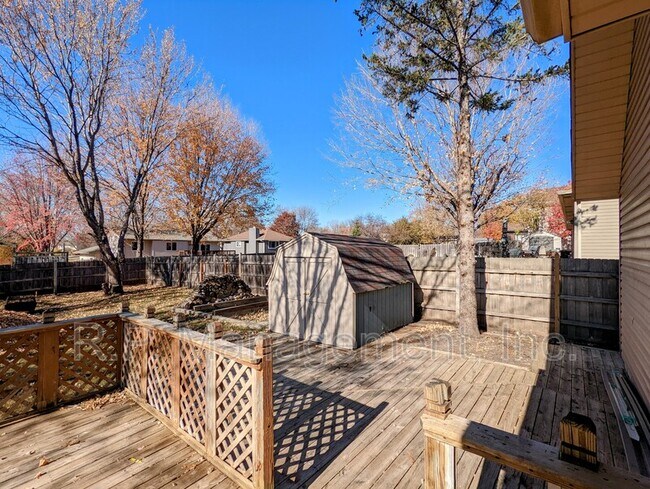 Building Photo - 9203 Ranchview Ln N