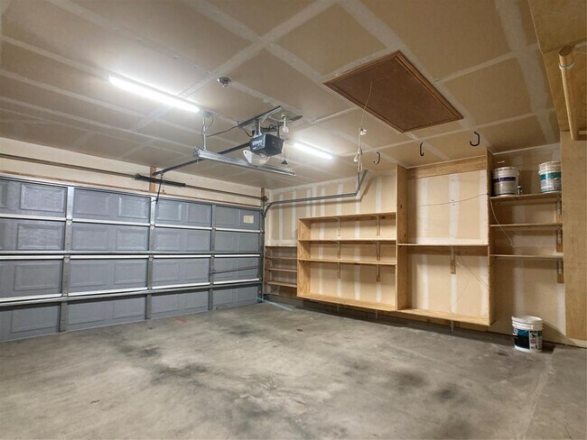 Building Photo - 1009 Grey Castle Dr
