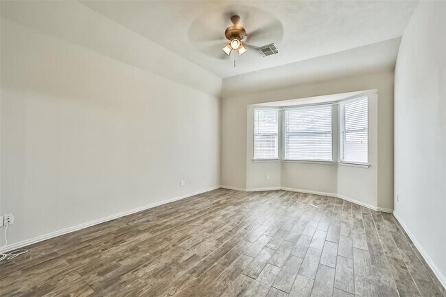 Building Photo - 911 Merlin Roost Ct