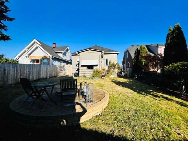 Building Photo - Charming West Bremerton Home