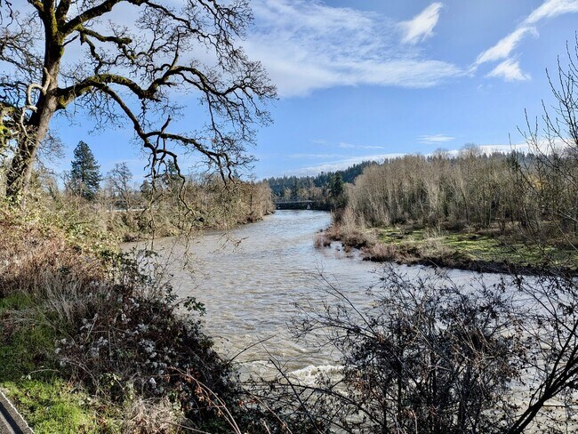 Building Photo - Modern Luxury Meets Small Town Charm in Your New Gladstone Home!