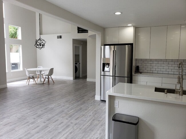 Building Photo - Remodeled Modern Home for Rent in Rocklin