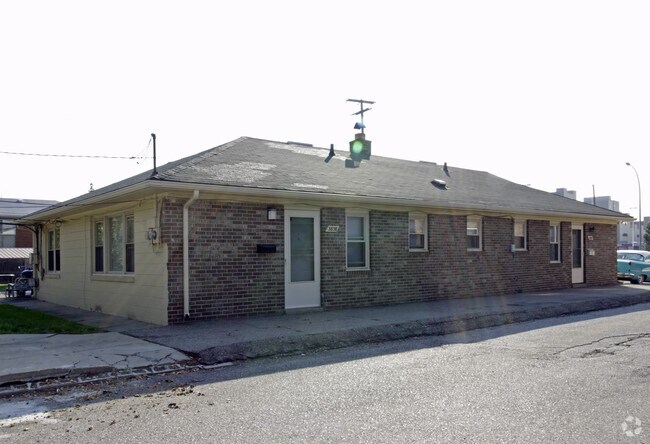 Building Photo - Burnside