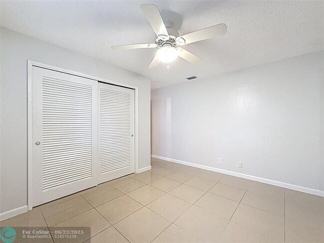 Building Photo - 4421 Poinciana St