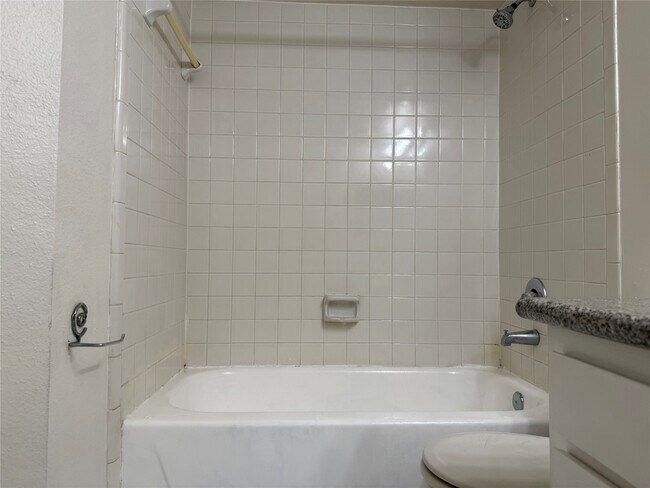 Building Photo - 2626 Holly Hall St