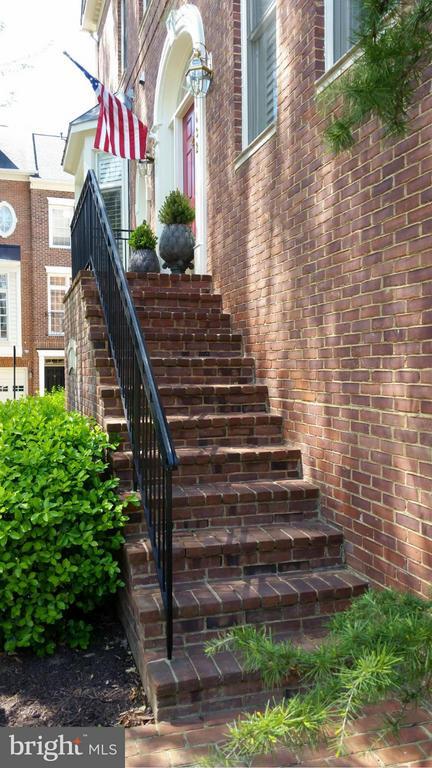 Building Photo - 1632 Colonial Hills Dr