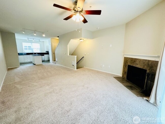 Building Photo - 2bd/2ba Lynnwood Townhome