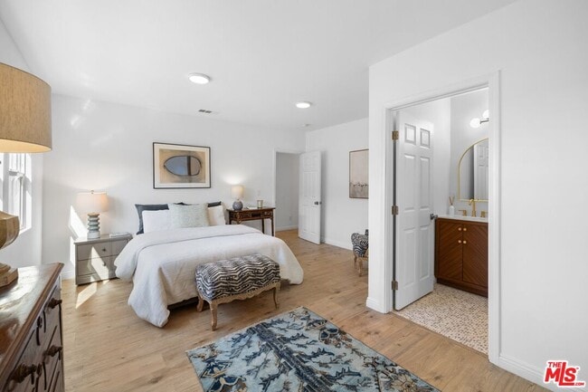 Building Photo - 2400 W 74th St