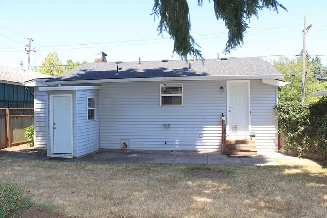Building Photo - 4216 NE Simpson St