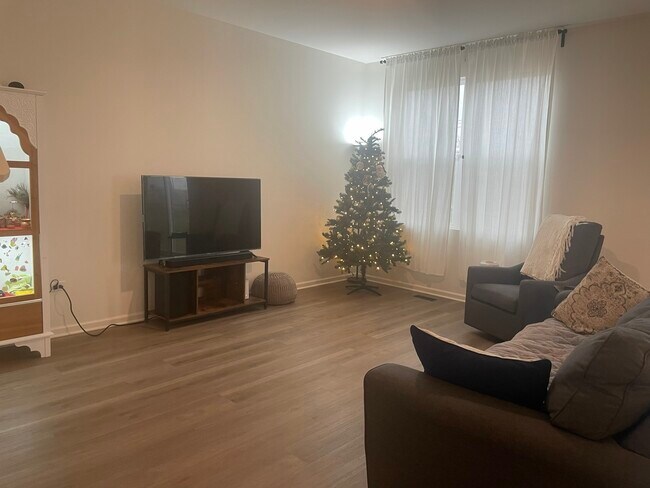 Building Photo - 1347 Tiger Lily Dr