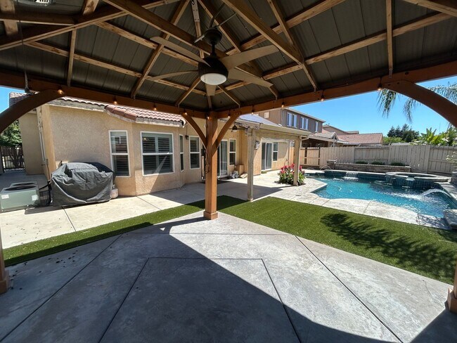 Building Photo - 3052 Red Oak Ct